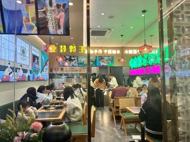 水品牌在三四线城市救活了一批过气奶茶店麻将胡了模拟器试玩承接转型奶茶店这个糖(图7)